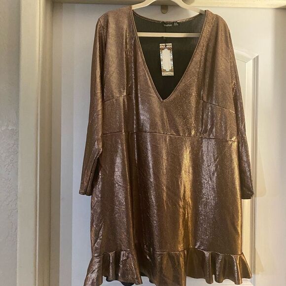 NWT Boohoo Metallic Skater Dress Sz 24 - Picture 2 of 8
